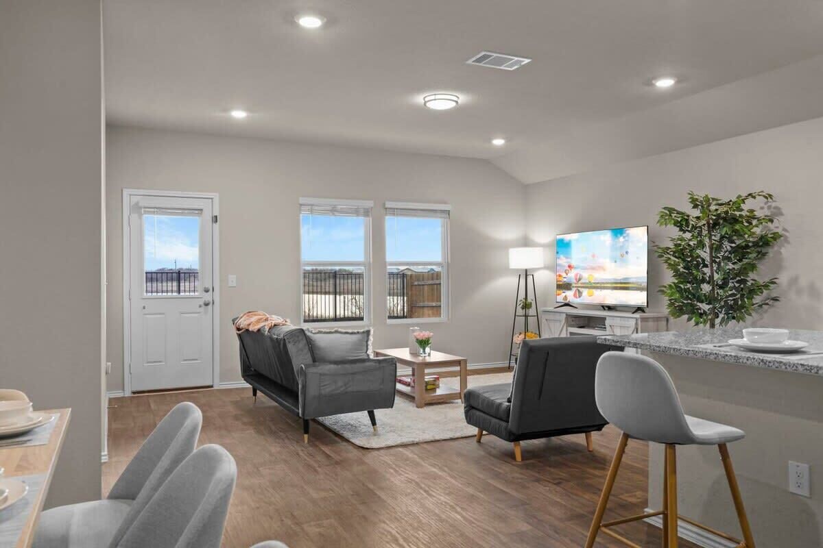 Hus - søudsigt (4 Bedrooms) | Opholdsområde | 43-tommers fladskærms-tv med kabelkanaler, bordfodbold, bordtennisbord