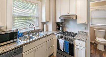 Charming 2-bedroom apartment in delightful Highwood 2 minutes to Train station!