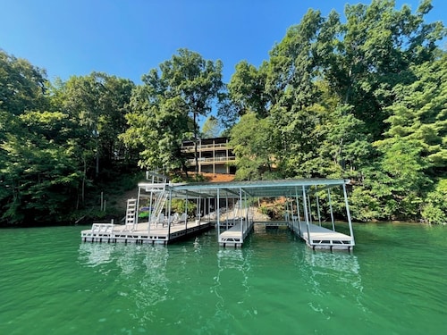 Unsalted Suites, Norris Lake, TN- NEWLY BUILT with Massive Decks & 2 Slip Dock