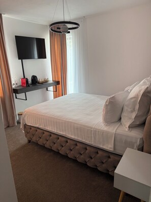 Blackout curtains, soundproofing, iron/ironing board, free WiFi