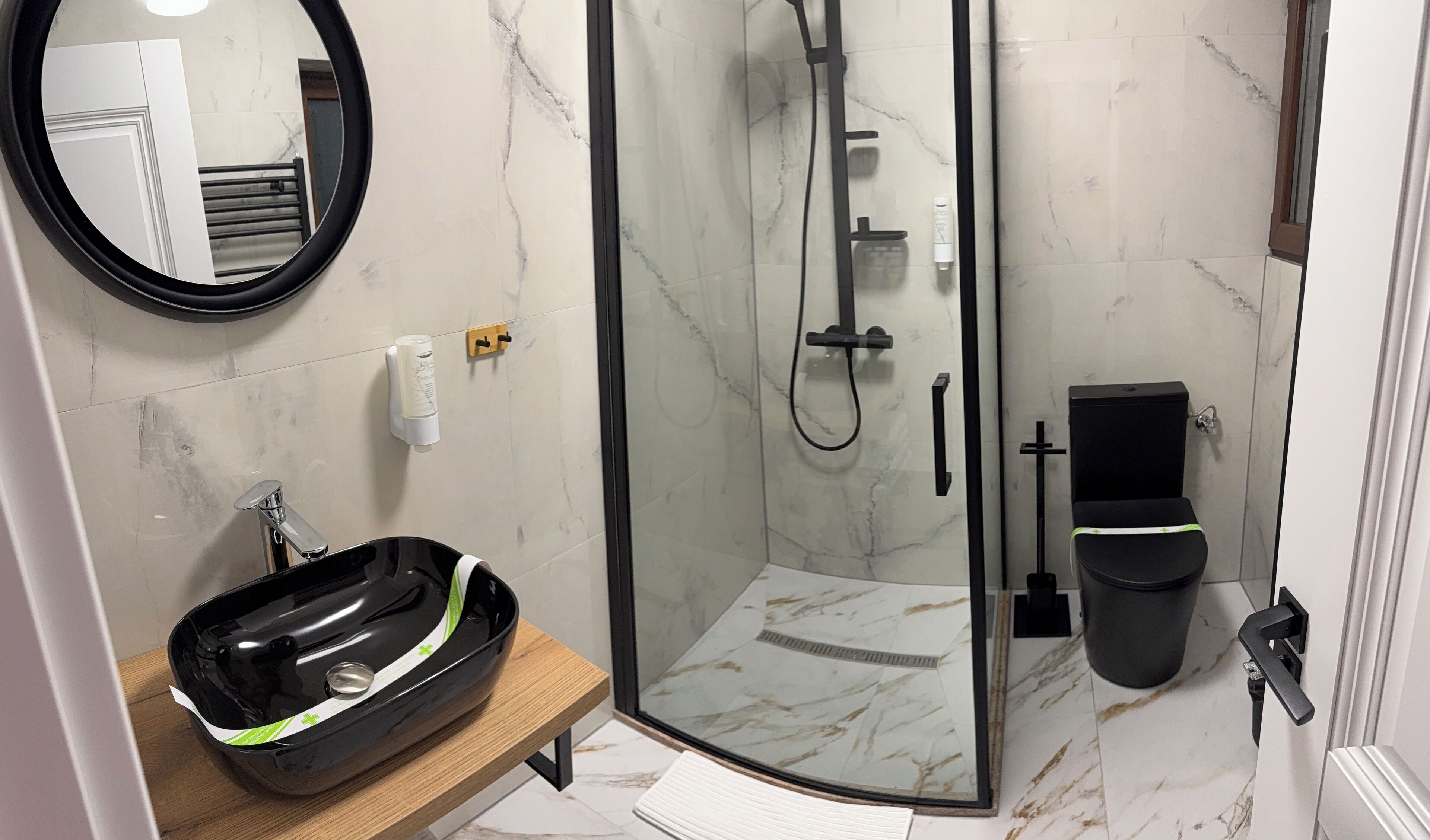 Chambre Deluxe double, balcon, vue sur la piscine | Rideaux d’obscurcissement, système d’insonorisation