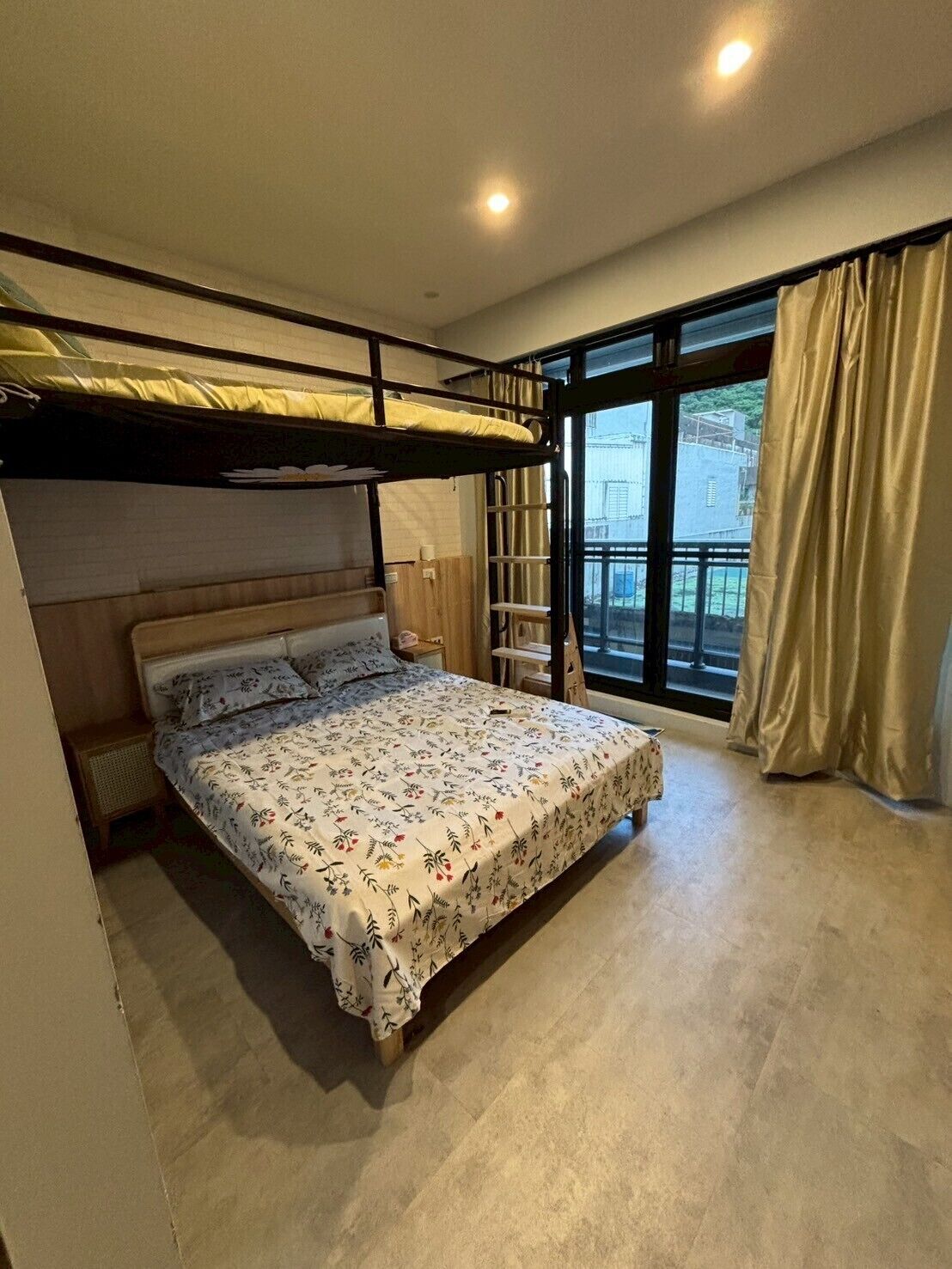 Economy vierpersoonskamer, balkon | Gratis wifi