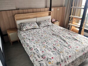Economy Quadruple Room, Balcony | Free WiFi - Daisy Light Hostel (Suao)