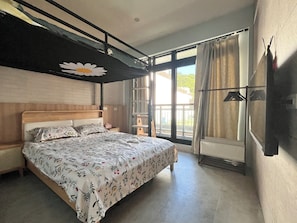 Economy vierpersoonskamer, balkon | Gratis wifi