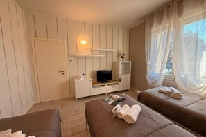 2 室のベッドルーム、アイロン / アイロン台、WiFi、ベッドシーツ