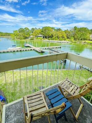 Property grounds - WATERFRONT VILLA W/ DOCK, NEAR SALTY DOG, BEACH & PICKLEBALL COURTS (Hilton Head Island)