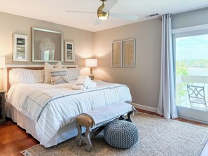 2 bedrooms, iron/ironing board, free WiFi, bed sheets - WATERFRONT VILLA W/ DOCK, NEAR SALTY DOG, BEACH & PICKLEBALL COURTS (Hilton Head Island)