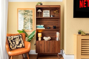 Interior - Rosewick Villa with WiFi, Free Car parking, Fully-fenced Garden & Home Office (Nottingham)