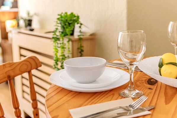 Dining - Rosewick Villa with WiFi, Free Car parking, Fully-fenced Garden & Home Office (Nottingham)