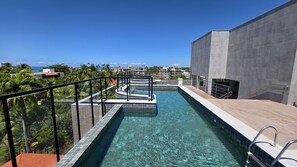 2 piscines extérieures