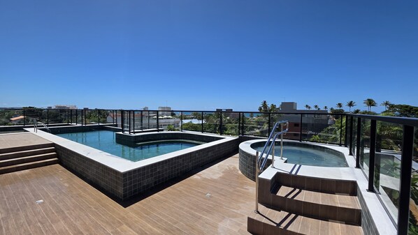 2 outdoor pools