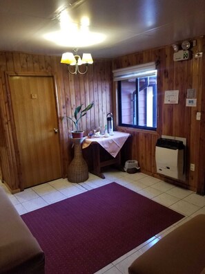 Double or Twin Room, 1 Queen Bed | Living area