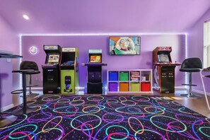 Interior - Fairway Fun: Big Deck, Arcade, AC and Views (Flagstaff)
