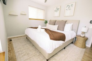 4 bedrooms, iron/ironing board, travel crib, free WiFi - Fairway Fun: Big Deck, Arcade, AC and Views (Flagstaff)