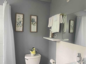 Apartment | Bathroom