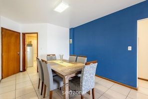 Basic Apartment | Dining