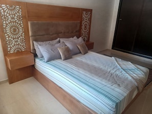 Iron/ironing board, free WiFi, bed sheets