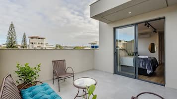 Basic Apartment | Terrace/patio