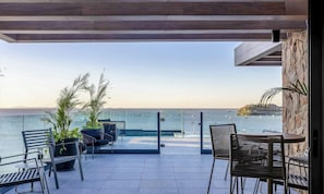Outdoor dining - New Studios - Pool With sea View - Penha Spot PSO (Penha)