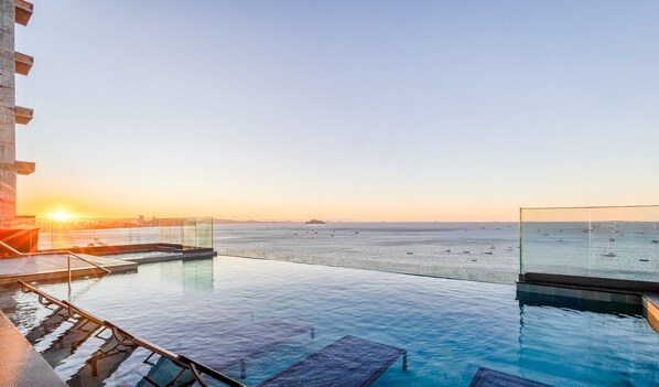 Outdoor pool - New Studios - Pool With sea View - Penha Spot PSO (Penha)