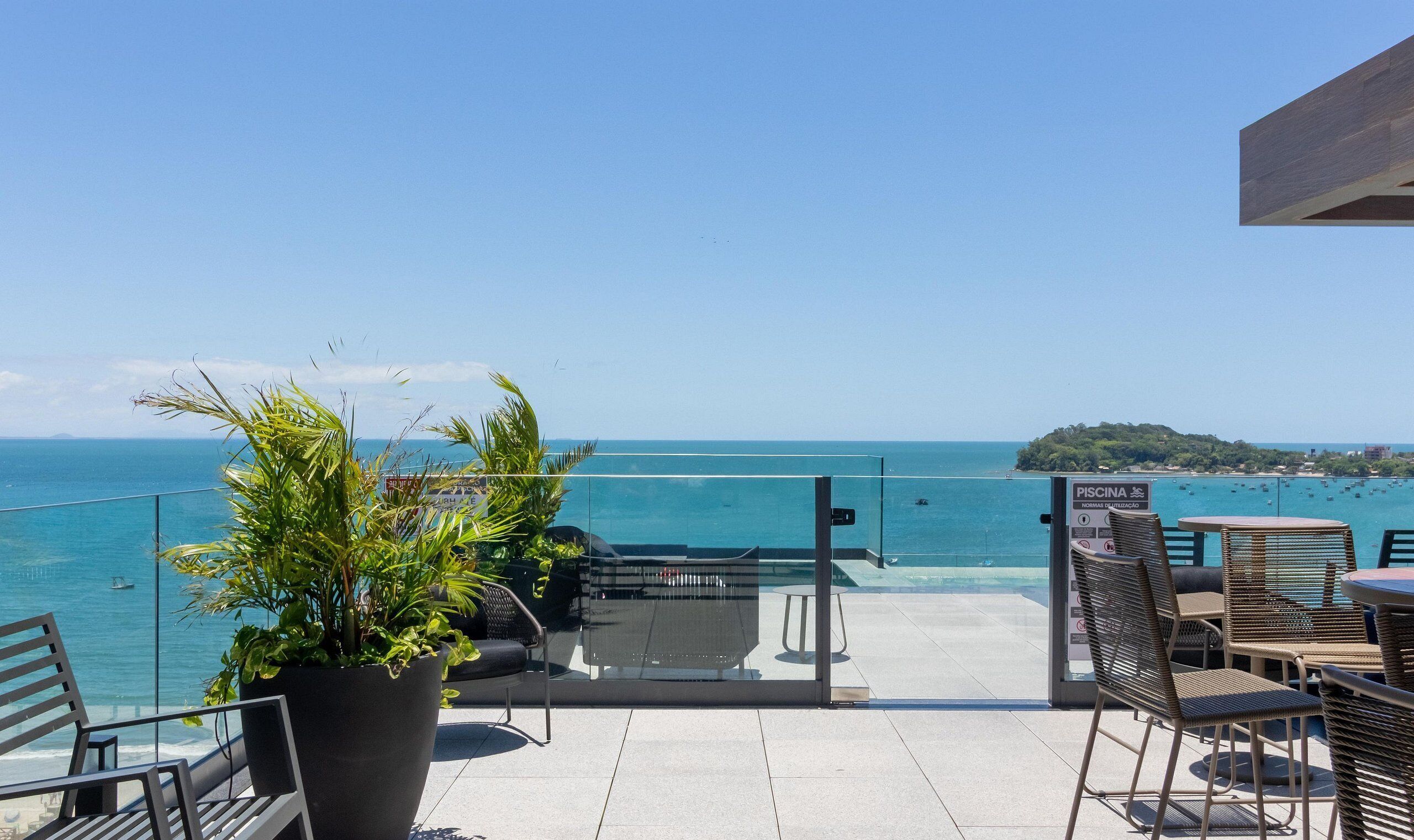 Basic Apartment | Outdoor dining