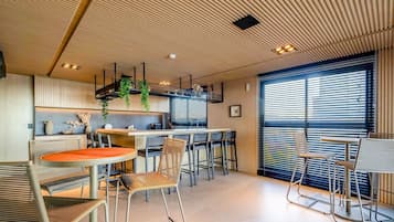 Basic Apartment | Dining