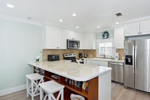 Fridge, microwave, oven, stovetop - Lazy Daze A 🏡 Duplex Upper Level | Pet Friendly | Steps to Sand 🌴 (Fort Myers)