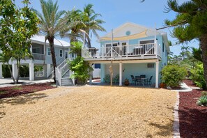 Exterior - Lazy Daze B 🏡 Duplex Lower Level | Pet Friendly | Steps to Sand 🌴 (Fort Myers Beach)