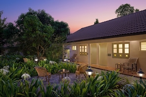 Suite, 1 King Bed, Garden View | Egyptian cotton sheets, premium bedding, down comforters