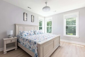 5 bedrooms, iron/ironing board, WiFi, bed sheets - Modern Home in the Heart of KDH, Minutes to Beach (Kill Devil Hills)