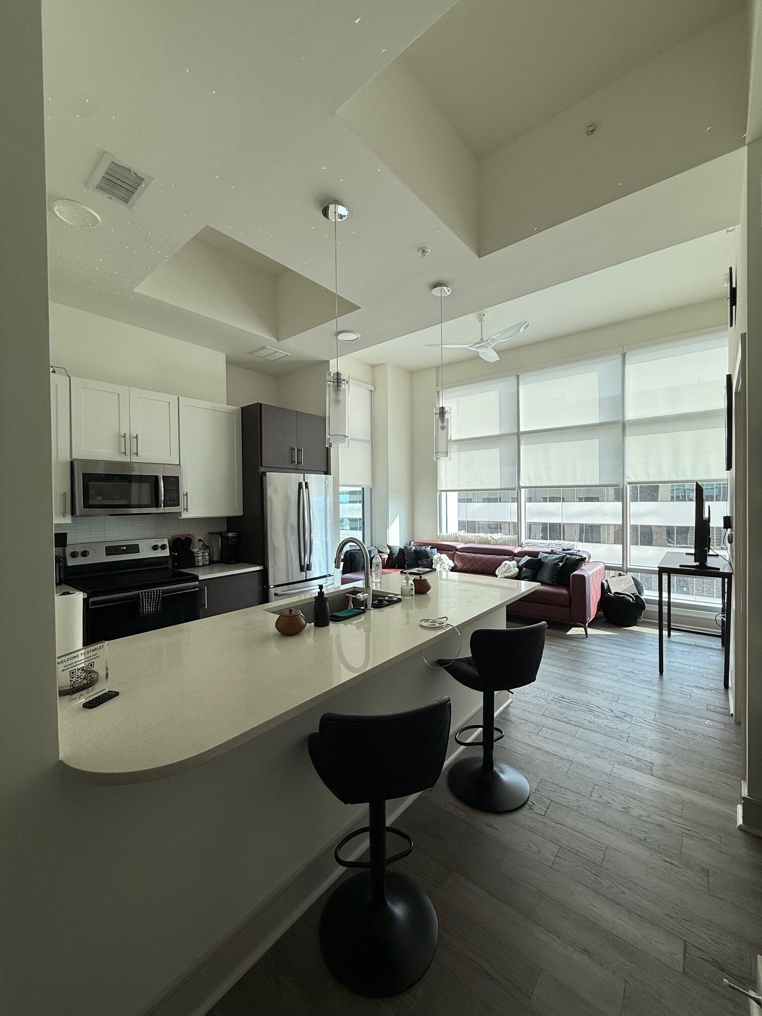 Microondas, horno, placa de cocina y lavavajillas