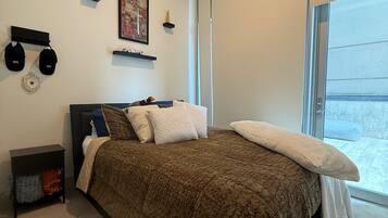 2 habitaciones, tabla de planchar con plancha, wifi y ropa de cama