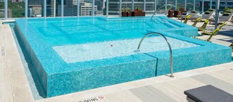 2BD/2BA Rolls-Royce Inspired City Highrise w/Rooftop Pool