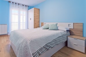 3 quartos, ferros/tábuas de passar roupa, Wi-Fi, roupa de cama