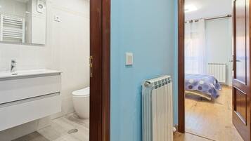 Bruser, hårtørrer, håndklæder