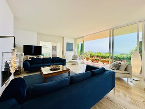 Tv, pejs, bordtennisbord