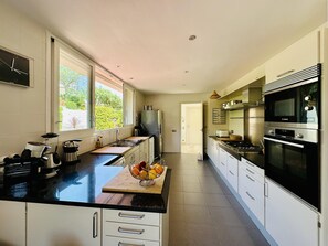 Køleskab, mikrobølgeovn, ovn, opvaskemaskine