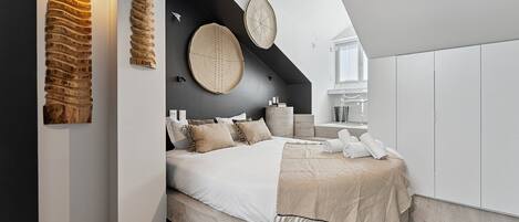 1 bedroom, desk, iron/ironing board, Internet