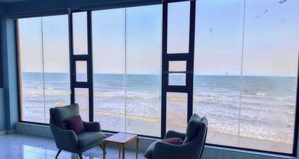 Gold Shore Villa 3-bedroom house with WiFi and AC in Kokrobite on the Beach