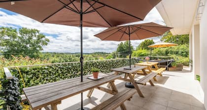 Apartment with view of the Loire, Large terrace, Parking