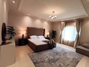 3 bedrooms, iron/ironing board, WiFi, bed sheets