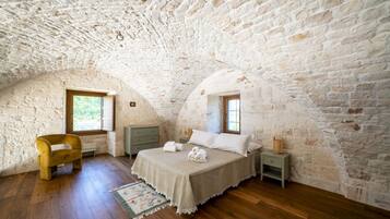 5 bedrooms, iron/ironing board, free WiFi, bed sheets