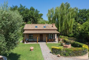 Exterior - Villa Soleil – 3 bedrooms, pool, pets allowed, A/C, Wi-Fi (Montemaggiore al Metauro)