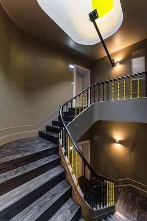 المنشأة من الداخل