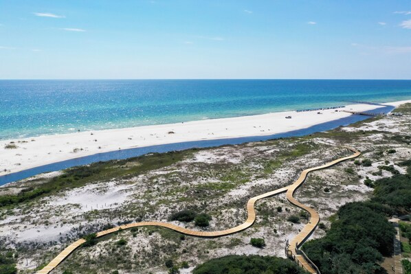 På stranden