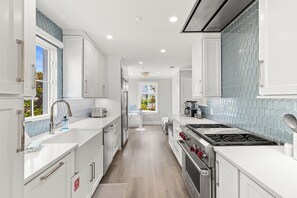 Fridge, microwave, oven, stovetop - Gulf Front, Watersound, Community Pool, Luxury! (Santa Rosa Beach)