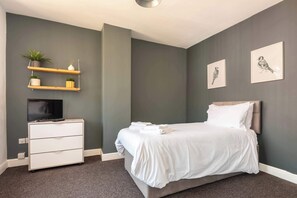 4 soverom, skrivebord, strykejern/-brett og wi-fi