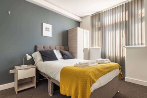 4 soverom, skrivebord, strykejern/-brett og wi-fi