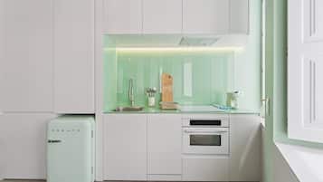 Geladeira, micro-ondas, fogão, lava-louças
