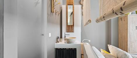 Schreibtisch, Bügeleisen/Bügelbrett, Internetzugang, Bettwäsche